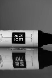 Flacon de gel nettoyant visage Nero Skincare