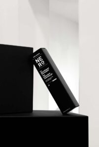Flacon de gel nettoyant visage Nero Skincare